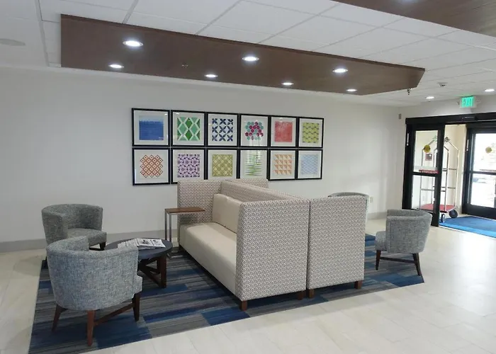 Holiday Inn Express & Suites Brentwood